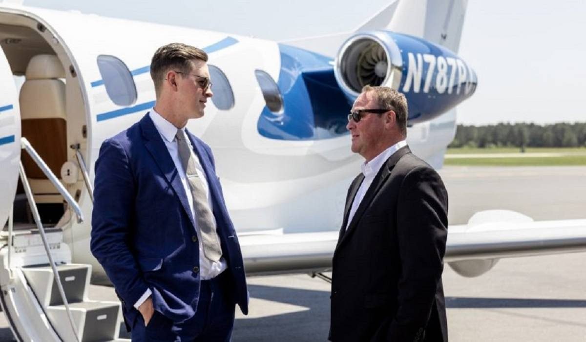 Book Domestic & International Flights Tickets (5)